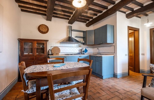 Borgo Carige Apartment | Apartment 'Pendolino' with Shared Pool, Wi-Fi and Air Conditioning