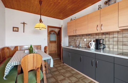 Perdonig/Predonico Apartment | Apartment 'Petra' with Mountain View, Shared Garden and Wi-Fi