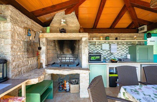 Tinjan Apartment | Apartment Pina by Interhome