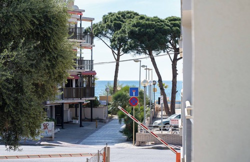 Vilafortuny Apartment | Apartment "Playa Dorada B106" near the beach with balcony, air conditioning & WiFi
