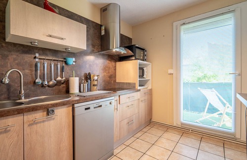 Maraussan Apartment | Apartment 'Près Grands Buffet Et Centre Ville' with Balcony and Wi-Fi