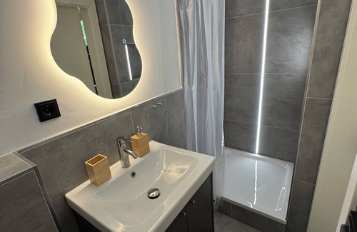 Iserlohn Apartment | Apartment "Pure & Stylish: Black"