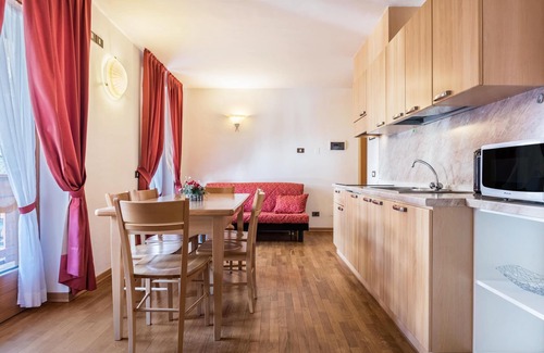 Carisolo Apartment | Apartment "Residence Park Imperator Quadri" with Mountain View, Wi-Fi & Garden