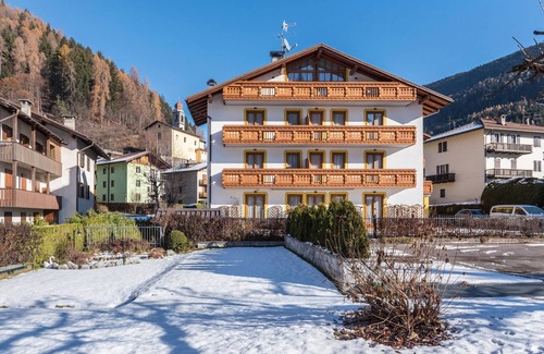 Carisolo Apartment | Apartment "Residence Park Imperator Quadri" with Mountain View, Wi-Fi & Garden