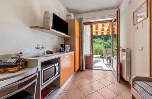 Tremosine Apartment | Apartment “Residence Tatiana A1” with Pool, Terrace, Mountain View & Wi-Fi