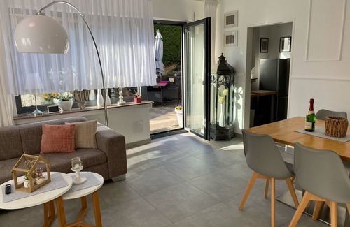 Niederlandenbeck Apartment | Apartment 'Riekes' with Mountain View, Private Terrace and Wi-Fi