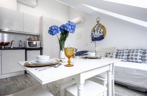 Santa Maria Maior Apartment | Apartment river view, historical center lisbon, castle, alfama,