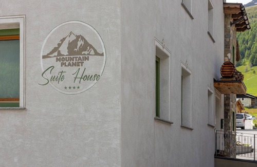 San Rocco Apartment | Apartment 'Rock Mountain Planet Suite House' with Mountain View, Wi-Fi & Balcony