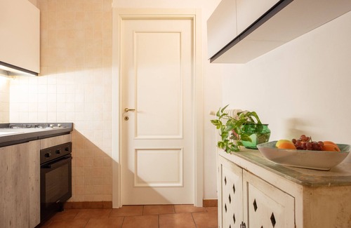 Ferrara Historic Centre Apartment | Apartment 'Romantica Corte Degli Estensi' with Private Terrace, Wi-Fi and Air Conditioning