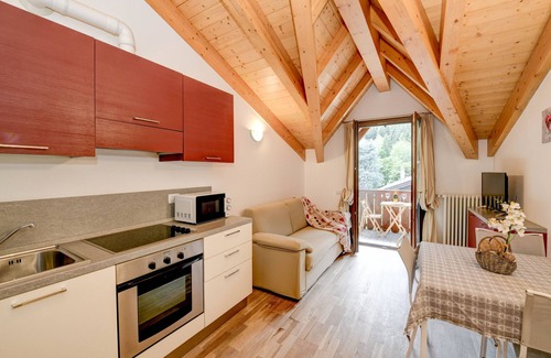Carisolo Apartment | Apartment 'Rosa delle Dolomiti Bilocale3' with Mountain View & Shared Sauna