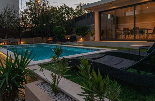 Mravince Apartment | Apartment RUJAN with private heated pool