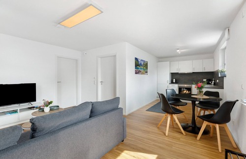 Ludwigshafen Apartment | Apartment 'Seeglück' with Mountain View, Private Terrace and Wi-Fi