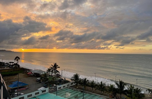 Tonsupa Apartment | APARTMENT SEA VIEW RESORT FONTAINEBLEAU TONSUPA, SWIMMING POOLS PRIVATE BEACH