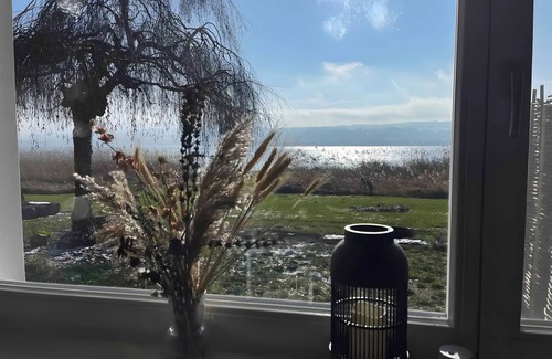 Reichenau Apartment | Apartment 'Seezauber Direkt Am Wasser' with Lake View, Private Terrace and Wi-Fi
