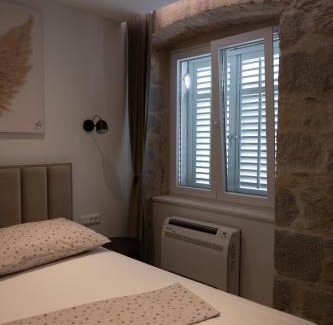 Split Apartment | Apartment Sika Split