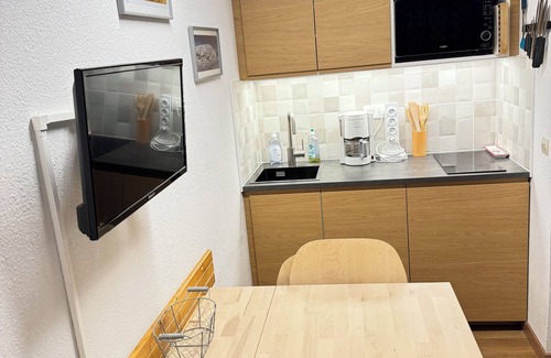 Reberty Apartment | APARTMENT sleeps 4. TRACK FEET. Departure and return to ski. Studio cabin.