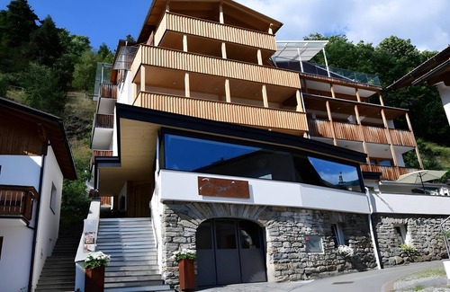 Burgusio Apartment | Apartment 'Sonnenaufgang 2' with Mountain View, Shared Terrace and Wi-Fi