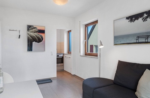 Iznang Apartment | Apartment 'Sonnendeck mit Balkon' with Lake View, Shared Terrace and Wi-Fi