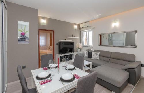 Split Apartment | Apartment Split with parking