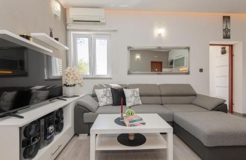 Split Apartment | Apartment Split with parking