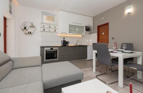 Split Apartment | Apartment Split with parking