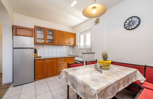 Batomalj Apartment | Apartment STARA BAŠKA near the sea