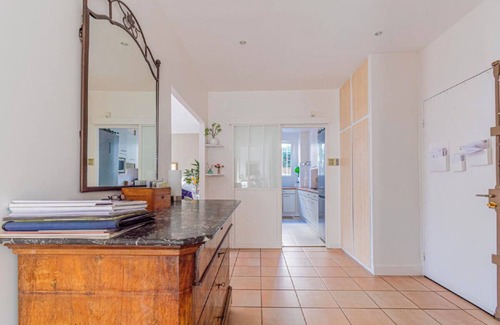 Saint-Cloud Apartment | Apartment 'Sur Jardin Clos' with Private Terrace, Private Garden and Wi-Fi