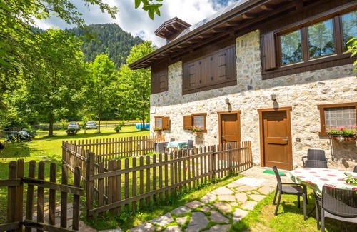 Concei Ski Chalet | Apartment surrounded by greenery in Val Concei