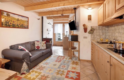Valdisotto Apartment | Apartment "Taulain Gotrosio" close to Ski Slopes with Open Terrace and Wi-Fi