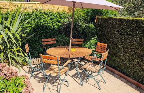 Vienne Apartment | Apartment 'Terrasse De Malissol' with Private Terrace, Private Garden and Wi-Fi