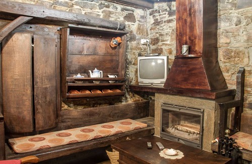 Fonsagrada Cottage | Apartment the hayloft Entirely independent stone house