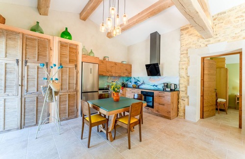 Malaucene Apartment | Apartment 'Tilleul Enchanté' with Private Terrace, Private Garden and Air Conditioning