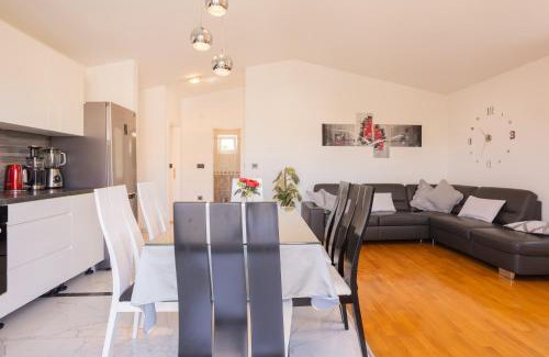Podstrana Apartment | Apartment Tomo
