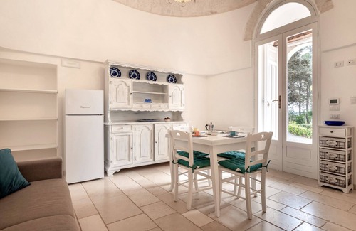 Specchiaruzzo Apartment | Apartment 'Trullo Degli Anelli In Masseria' with Shared Pool, Wi-Fi and Air Conditioning