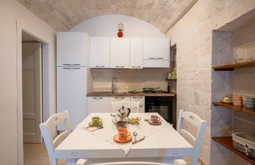 Specchiaruzzo Apartment | Apartment 'Trullo Il Focolare In Masseria' with Shared Pool, Wi-Fi and Air Conditioning