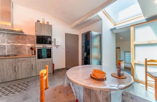 Avignon Apartment | Apartment 'Valentin' with Shared Pool, Wi-Fi and Air Conditioning