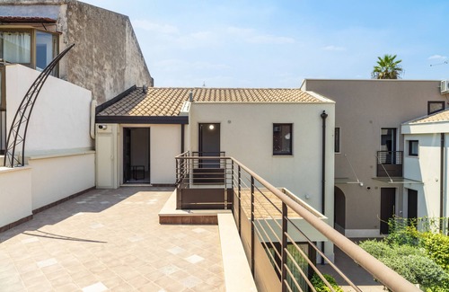 Viagrande Apartment | Apartment 'Varanni' with Private Terrace and Air Conditioning