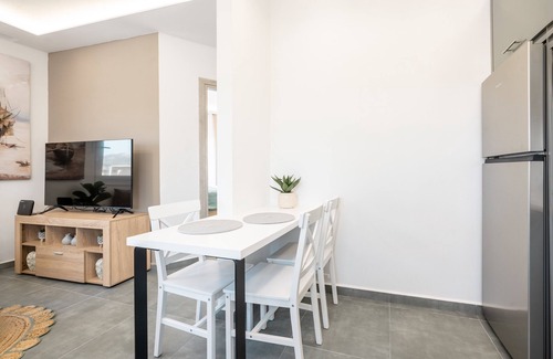 Petaloudes Apartment | Apartment 'Velvet 1' with Mountain View, Wi-Fi and Air Conditioning