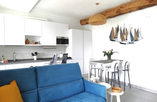 Calozzo Apartment | Apartment 'Vichi's Nest' with Lake View, Wi-Fi and Air Conditioning