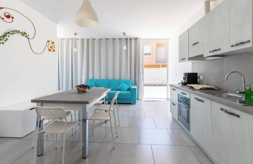 Marina di Ragusa Apartment | Apartment "Villa Vani - Appartamento 1" with Sea View, Pool, Terrace & Wi-Fi