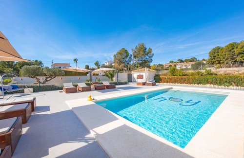 Aigues Apartment | Apartment 'Villa Hoy Tomate' with Mountain View, Wi-Fi and Air Conditioning