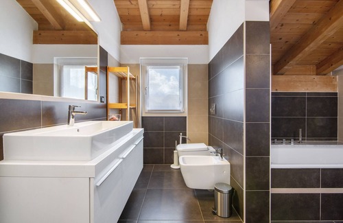 Dubino Apartment | Apartment 'Villa Serena' with Private Terrace, Wi-Fi and Air Conditioning