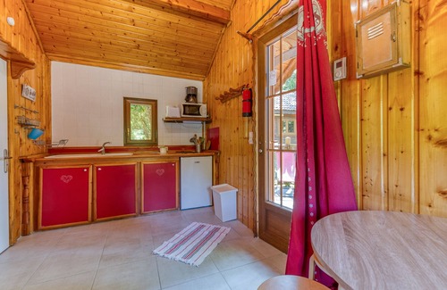 Vaulnaveys-le-Bas Apartment | Apartment 'Violette' with Mountain View, Wi-Fi and Air Conditioning