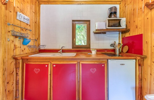 Vaulnaveys-le-Bas Apartment | Apartment 'Violette' with Mountain View, Wi-Fi and Air Conditioning