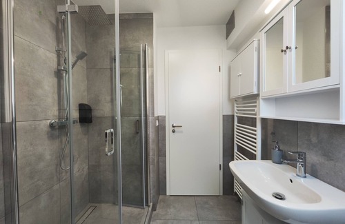 Sindelfingen Apartment | Apartment 'Whitestar' with Wi-Fi