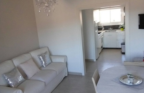Segur de Calafell Apartment | Apartment with pool and sea views and Air Conditioning. Very quiet area