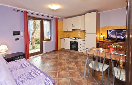 Toscolano Maderno Apartment | Apartment with garden near the beach in Toscolano Maderno Lake Garda