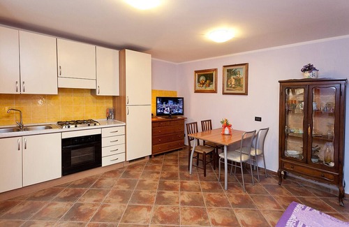 Toscolano Maderno Apartment | Apartment with garden near the beach in Toscolano Maderno Lake Garda