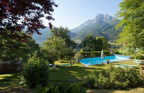 Telfes im Stubai Apartment | Apartment with garden & SWIMMING POOL, pets allowed, mountain railways for free