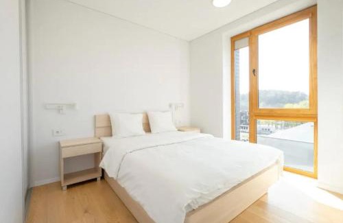 Business District Apartment | Apartment with balcony and castle view by URBAN RENT